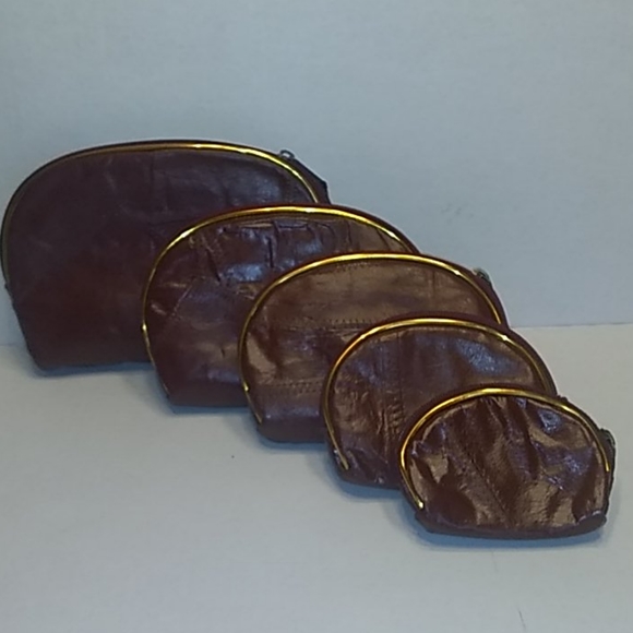 Allan Edward Handbags - 5piece Genuine leather cosmetic set.